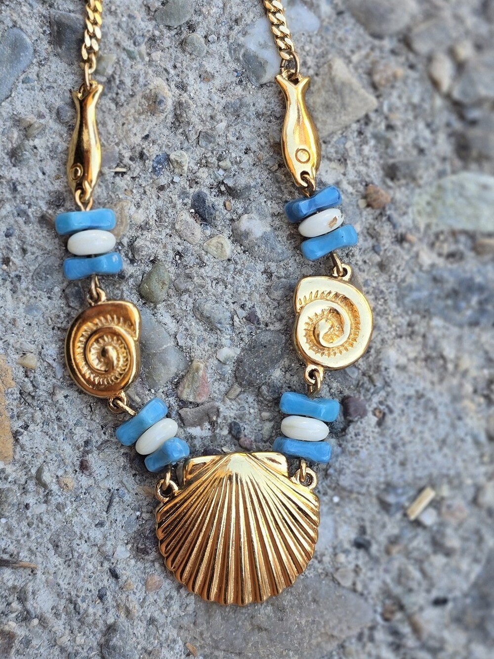 RARE vintage NWT Monet gold curb chain shell and fish necklace coastal nautical - Picture 3 of 17